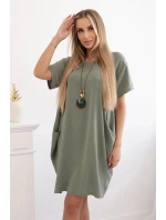 Dámské šaty s kapsami a přívěskem 29473 světlá khaki - Kesi Dámské šaty s kapsami a přívěskem 29473 světlá khaki - Kesi