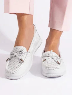 Moderní dámské mokasíny bílé bez podpatku