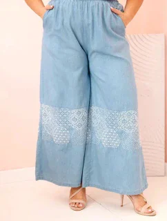 Dámské kalhoty Plus Size se širokými nohavicemi a etnickou výšivkou světle džínové