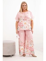 Dámský komplet Plus Size s halenkou a kalhotami s květinovým vzorem a širokými nohavicemi pudrově růžová Dámský komplet Plus Size s halenkou a kalhotami s květinovým vzorem a širokými nohavicemi pudrově růžová