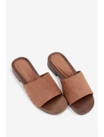 Ženské pantofle na plochém podpatku se zlatými přezkami Hnědé Girella