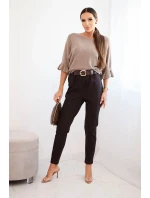 Dámské viskózové kalhoty s páskem a zúženými nohavicemi hnědé Dámské viskózové kalhoty s páskem a zúženými nohavicemi hnědé