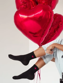 Dámské ponožky s drobným srdíčkem – černé