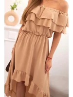 Dámské šaty s odhalenými rameny a prodlouženými zády velbloud