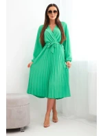 Šaty s vázáním a plisovanou sukní jasně zelená