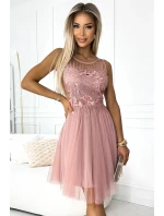 522-1 CATERINA Dámské šaty s gipure a jemným tylem - Powder Pink