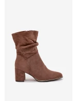 Zateplené dámské kotníkové boty s řasením na sloupkovém podpatku hnědé Ivressa