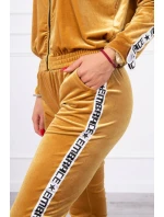 Velurová souprava s ozdobnými stuhami hořčicová