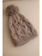 Zimní dámská čepice z vlny s hrubým copánkovým vzorem K458 mocca