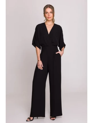 S395 Kombinéza s širokými nohavicemi a zavinovacím výstřihem - černá S395 Kombinéza s širokými nohavicemi a zavinovacím výstřihem - černá