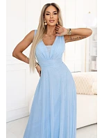 637-6 Večerní dlouhé šaty s brokátovým akcentem a hlubokým výstřihem - modré