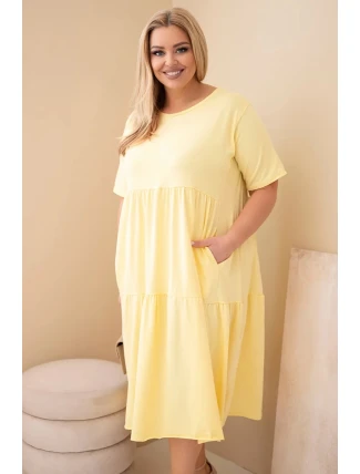 Dámské bavlněné šaty plus size s krátkým rukávem a volánem žluté Dámské bavlněné šaty plus size s krátkým rukávem a volánem žluté