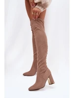Dámské kozačky z eko-semiše nad kolena na sloupku – tmavě béžové Thamine Dámské kozačky z eko-semiše nad kolena na sloupku – tmavě béžové Thamine