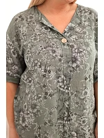 Dámská bavlněná halenka Plus Size s krátkým rukávem a ozdobným knoflíkem khaki Dámská bavlněná halenka Plus Size s krátkým rukávem a ozdobným knoflíkem khaki