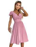 MATILDE - Dámské šaty v pudrově růžové barvě s brokátem, výstřihem a krátkými rukávy 425-2
