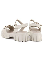 Dámské kožené sandály na platformě se zdobením béžové barvy Vinceza 26-79611