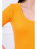 Šaty s výstřihem v oranžové neonové barvě