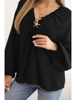 Dámská blůza s viskózou, s nařaseným výstřihem a ozdobou černá Dámská blůza s viskózou, s nařaseným výstřihem a ozdobou černá
