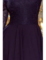 Tmavě modré dámské šaty s dlouhým zadním dílem a krajkovým výstřihem model 6412394