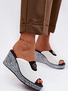 Kožené nazouváky na platformě s ozdobou S.Barski LR61-7011 Bílé