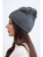 Dámská zimní vlněná čepice s geometrickým vzorem a jemným leskem K401 tmavě šedá
