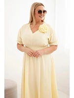 Dámské šaty Plus Size s výstřihem do V a nařaseným pasem žlutá