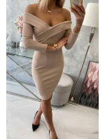 Přiléhavé šaty s výstřihem do V světle béžové barvy Přiléhavé šaty s výstřihem do V světle béžové barvy