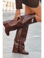 Dámské kozačky na klínu s páskem a stříbrným detailem Korivelle – hnědé