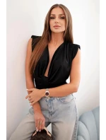 Dámská saténová halenka s hlubokým výstřihem černý