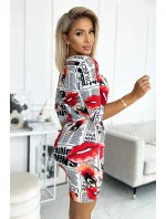 Bílé dámské sportovní šaty se vzorem červených úst a s kapsičkami 13-150 Bílé dámské sportovní šaty se vzorem červených úst a s kapsičkami 13-150