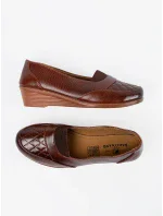 Klasické hnědé  polobotky dámské na klínku