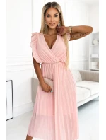 470-1 GIORGIA Plisované šaty s volánky, výstřihem a zlatým řetízkem - BRUSSWINE