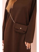 Dámské šaty volného střihu s kabelkou na řetízku IT-85 Tmavě fialová - K-Fashion