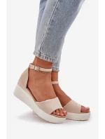 Lehké sandály na platformě a jemném klínu světle béžové Gillifia