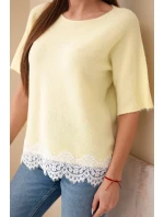 Svetr dámský s krátkým rukávem a krajkou žlutý