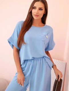 Dámský komplet z viskózy s ozdobným květem a širokými kalhotami - modrý