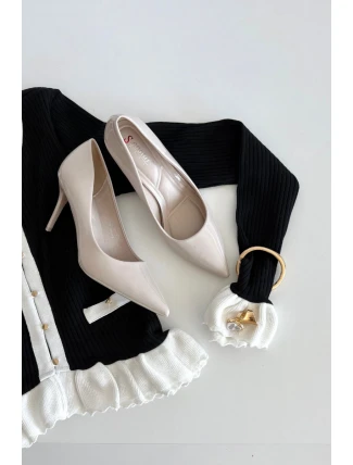 Lakované dámské lodičky z eko kůže s špičatou špičkou Jadira – světle béžové