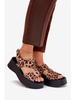 Dámské sandály s leopardím vzorem na platformě z eko semiše hnědé Karonia