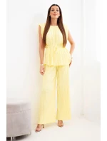 Dámský viskózový plisovaný komplet s vázanou blůzou a širokými kalhotami žlutý