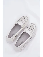 Dámské kožené mokasíny s perforovaným vzorem Vinceza – bílé