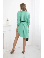 Šaty s delšími zády a pásem mincovna