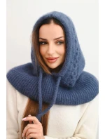 Dámská čepice s kapucí a pleteným vzorem bílá