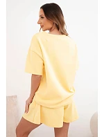 Dámský komplet z viskózy (máslový) s krátkým rukávem a kraťasy s vysokým pasem žlutý Dámský komplet z viskózy (máslový) s krátkým rukávem a kraťasy s vysokým pasem žlutý