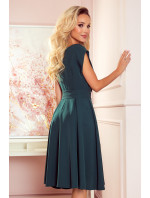 SCARLETT - Rozšířené dámské šaty v lahvově zelené barvě s přloženým obálkovým výstřihem 348-2