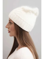 Dámská zimní čepice z vlny s ozdobným ražením K474 ecru