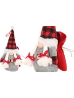 DEKORATIVNÍ MICKEY S DÁRKOVOU TAŠKOU 20CM DÍVKA