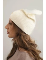 Dámská čepice s pruhy a ozdobným knoflíkem s přídavkem viskózy a modalu ecru