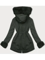 Krátká zimní bunda parka v army barvě s kožešinovou podšívkou (16M9062-136) Krátká zimní bunda parka v army barvě s kožešinovou podšívkou (16M9062-136)