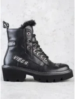 Výborné kotníčkové boty černé dámské na plochém podpatku Výborné kotníčkové boty černé dámské na plochém podpatku