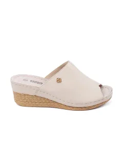 Zajímavé dámské nazouváky hnědé na klínku